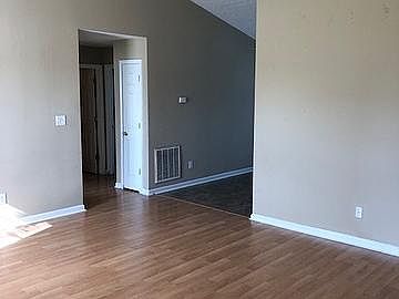 4th image of 1217 Salem Cir