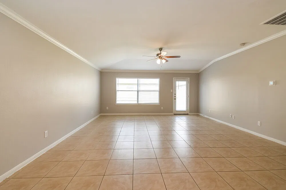 4 bed, 2.5 bath, 2695 sqft, $2,895 — Photo 4
