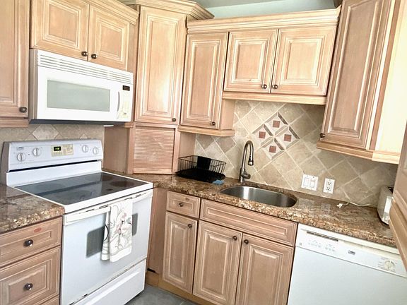 2nd image of 392 Brighton J