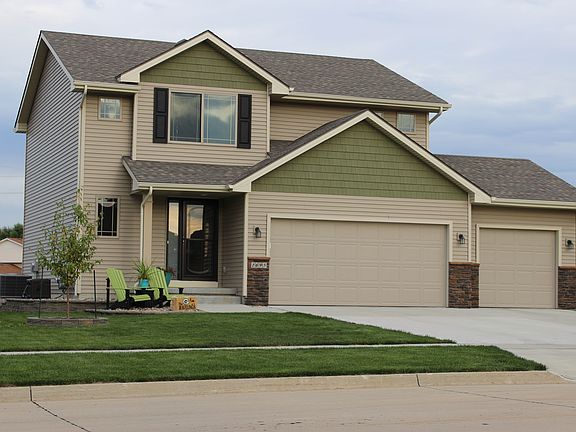 2nd image of 1695 SE Greentree Dr