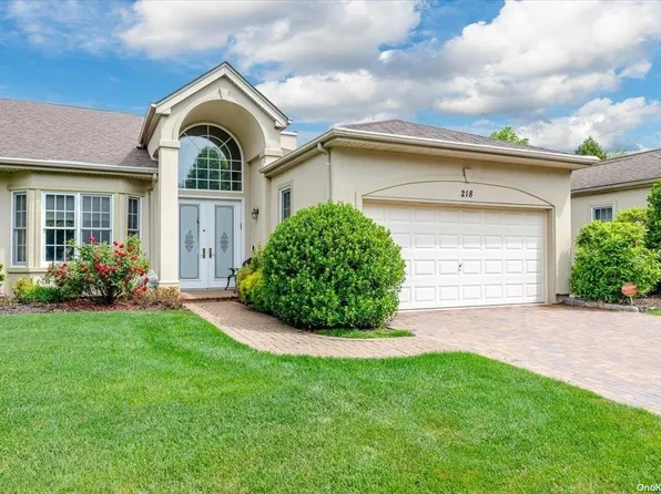 218 Altessa Boulevard #218, Melville, NY 11747