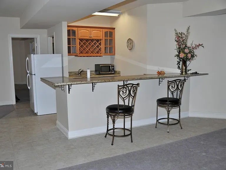 7582 Venture Dr — Photo 11