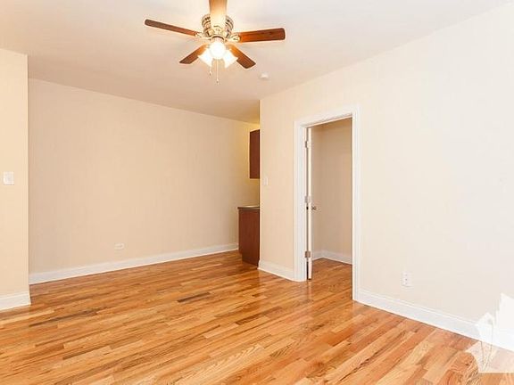 5th image of 949 W Cornelia Ave APT 3C