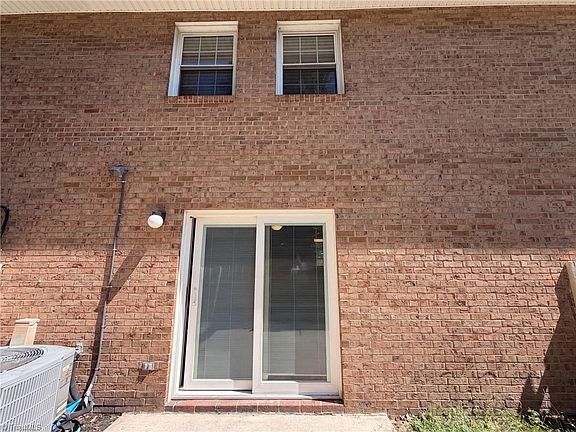 5th image of 2219 Shadow Valley Rd APT E