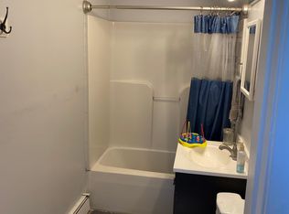 24 Mechanic St APT 2R, Foxboro, MA 02035
