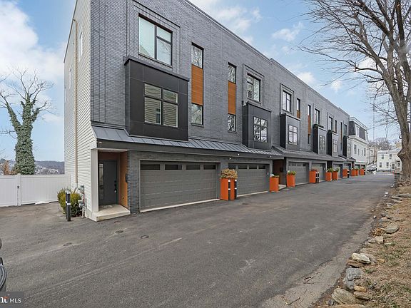 2nd image of 263 Hermitage St #8