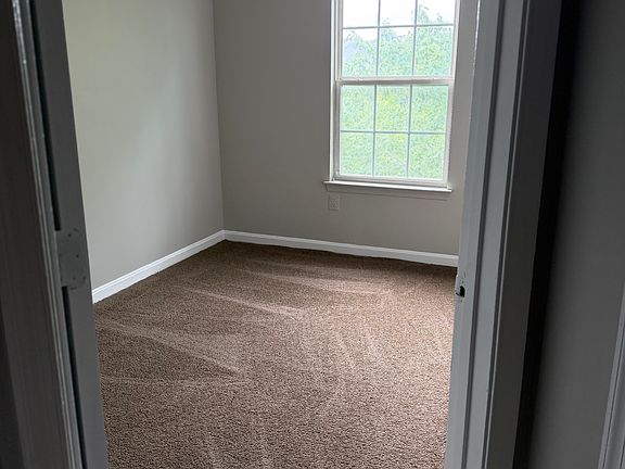 4th image of 120 Penwick Cir