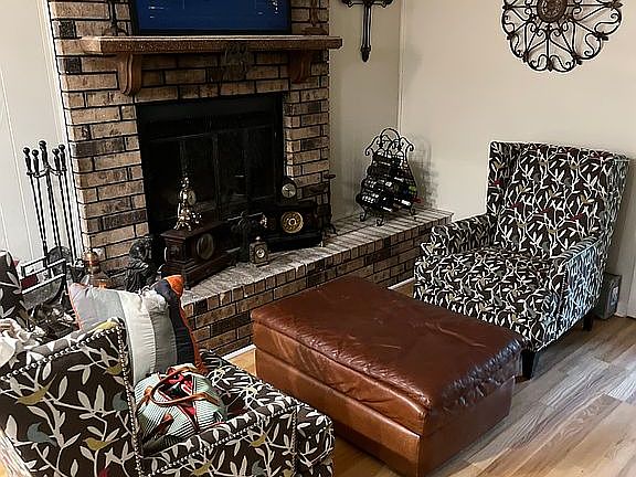 4th image of 3012 Oakridge Dr