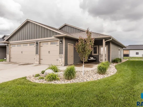 252 Devitt Dr, Harrisburg, SD 57032