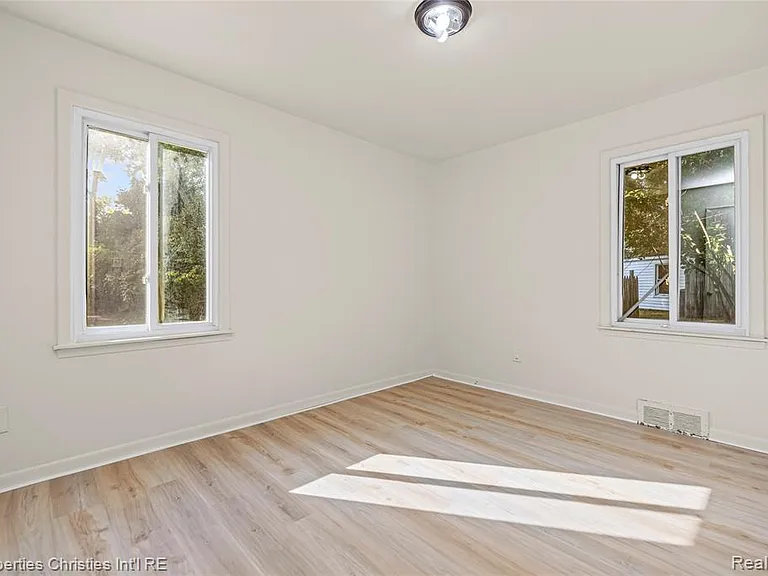 6550 Inkster Rd — Photo 19