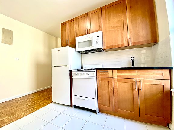 3rd image of 542 E 79th St APT 6E