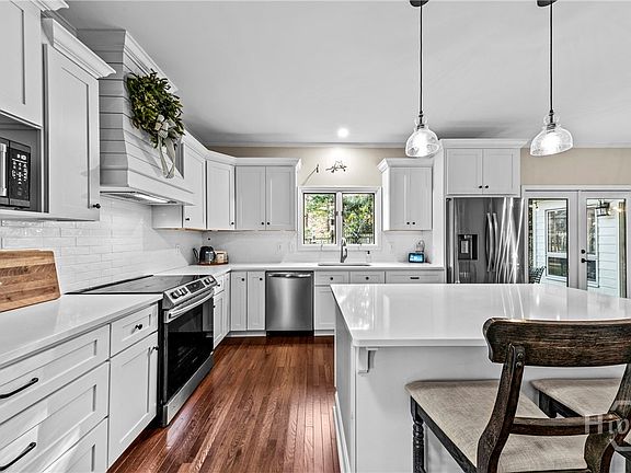 3rd image of 272 Chesterfield Road