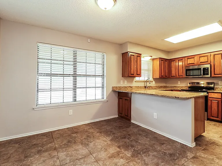 6929 Egan Way — Photo 6