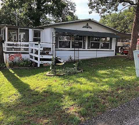 2nd image of 32 Coachlight Ln