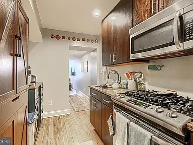 2 bed, 1310 sqft, $2,240 — Photo 4