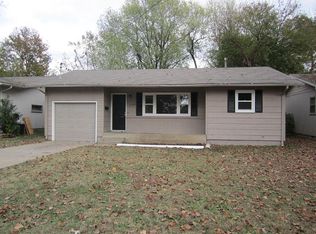 2104 S Wedgewood Ave, Springfield, MO 65807