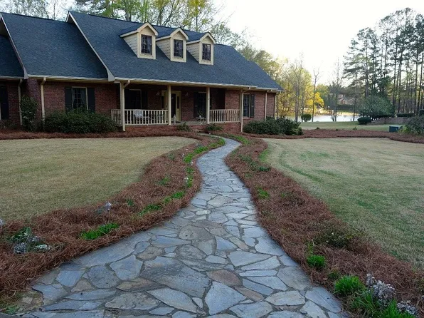 2055 Castle Lake Dr, Tyrone, GA 30290