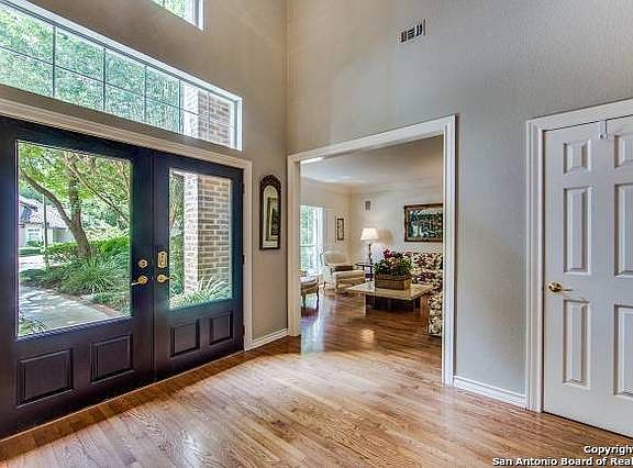 3rd image of 10 Bridgenorth Ln
