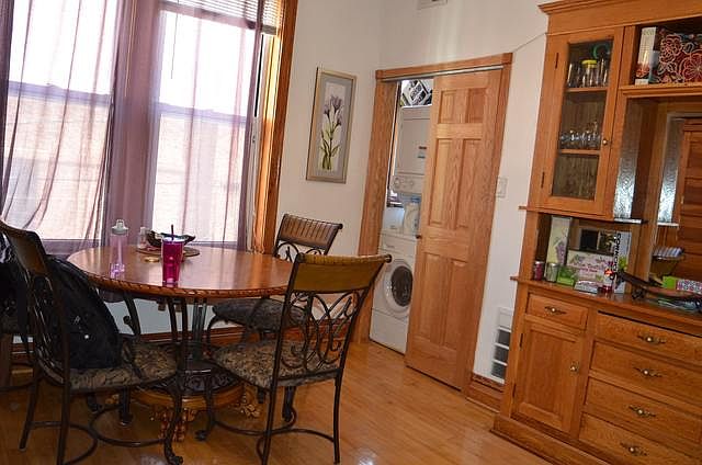 1st image of 2342 W Walton St APT 1R