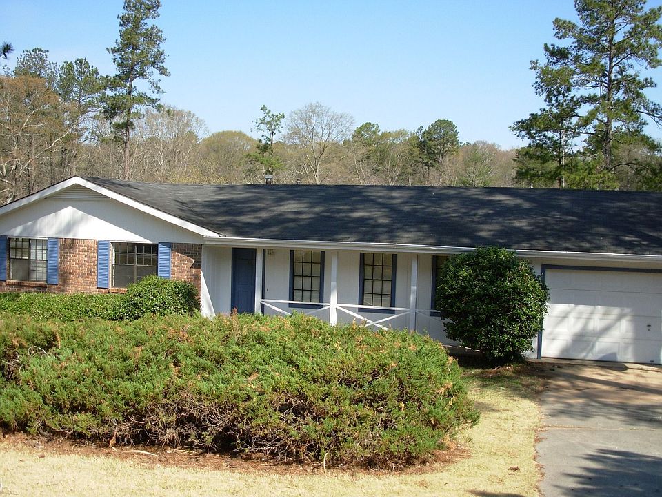 Brick Ranch in Small Neighborhood
