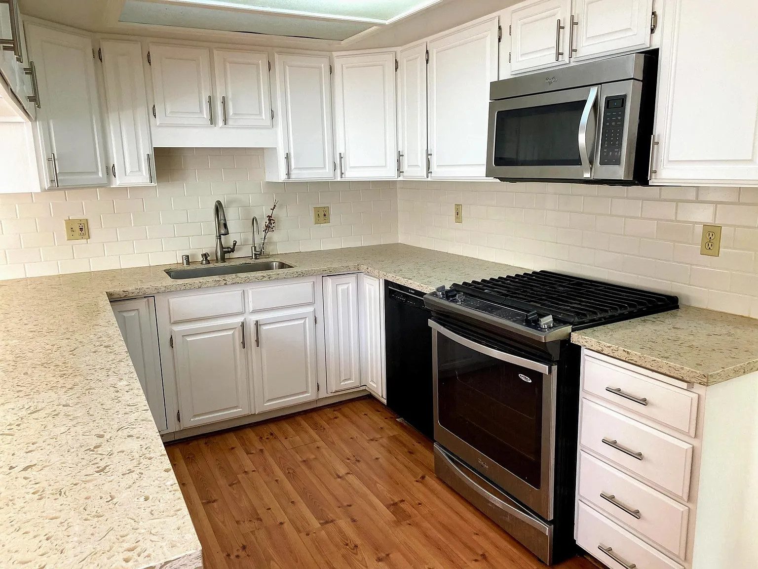 2 bed, 2.5 bath, 1545 sqft, $4,350 — Photo 4