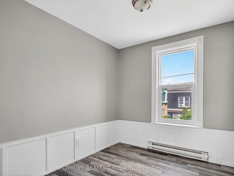 259 Clarence St — Photo 12
