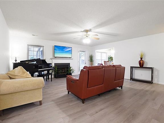 3rd image of 3990 Briargate Dr