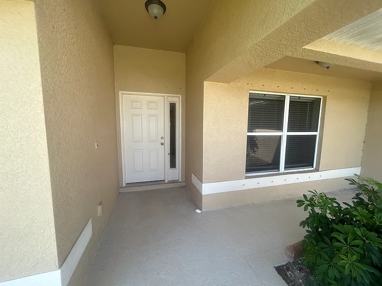 2593 Surfside Blvd — Photo 2