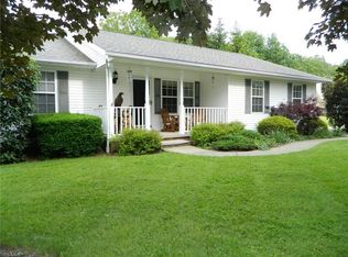 79 Greenview Dr, Aurora, OH 44202