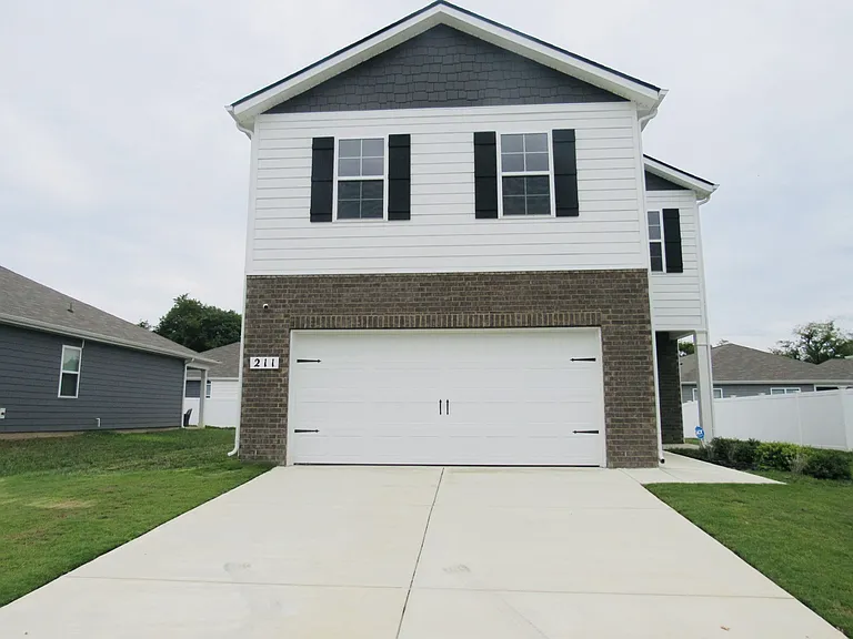 211 River Forest Dr — Photo 1
