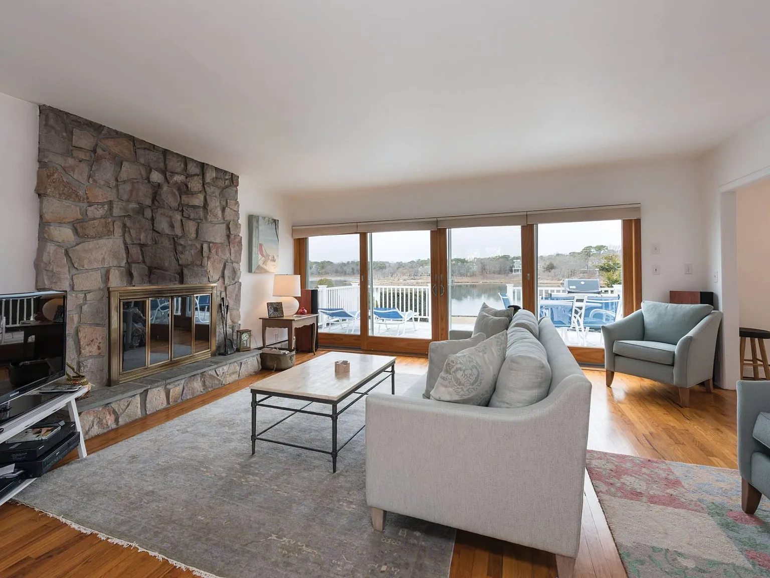Waterfront Summer Cottage — Photo 3
