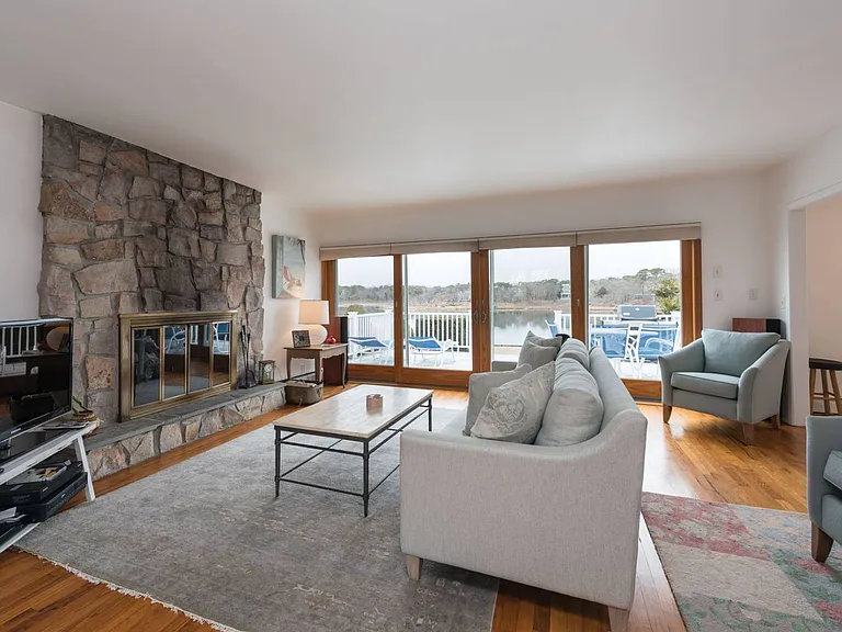 53 Far Pond Rd — Photo 3