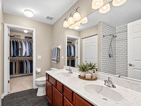 3rd image of 1902 Waverly Way