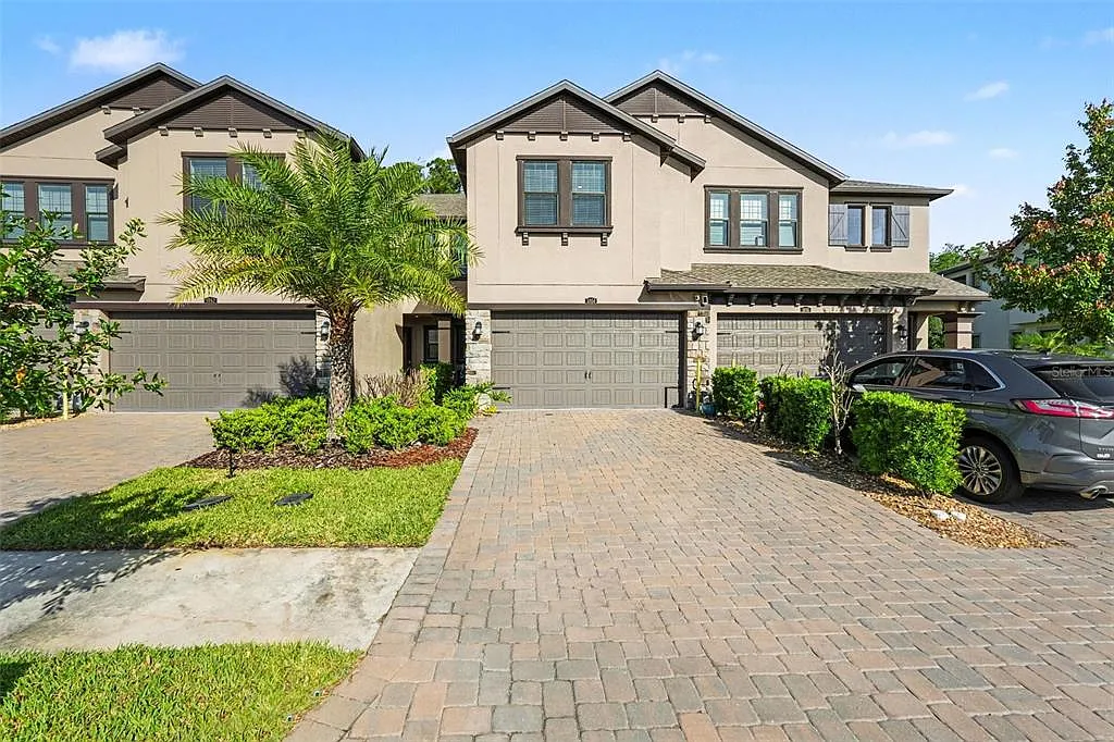 3 bed, 2.5 bath, 1827 sqft, $2,975 — Photo 3