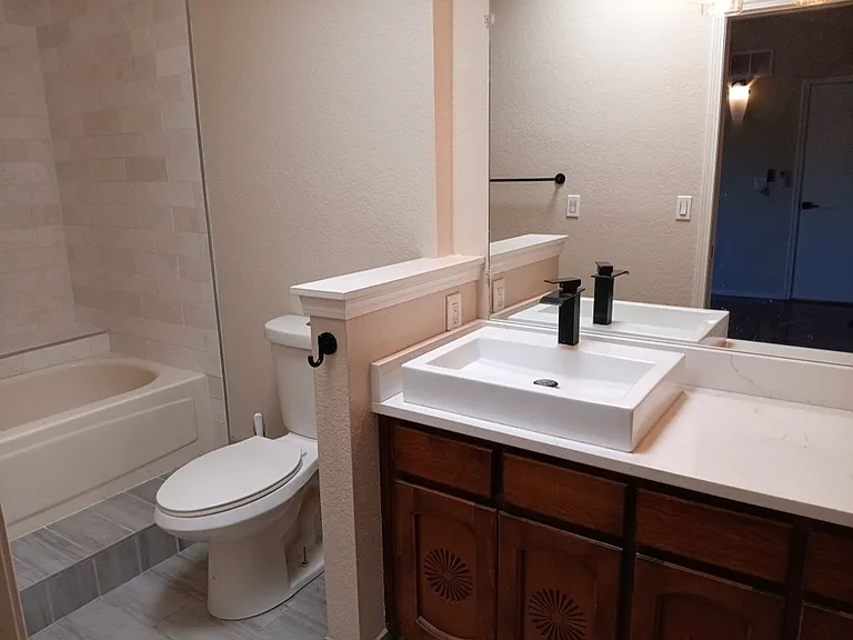 10404 Griffith Park Dr NE — Photo 12