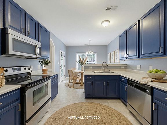 3rd image of 5910 Brambleberry Way