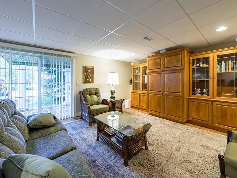 68 Charles Ct — Photo 21