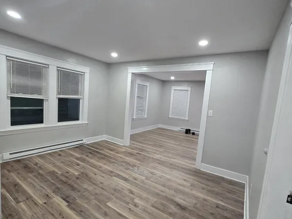 283 Hamilton St #1, Worcester, MA 01604