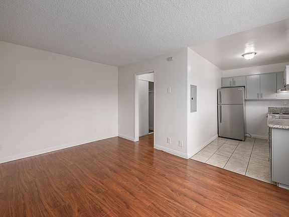 2nd image of 981 Elden Ave APT 8