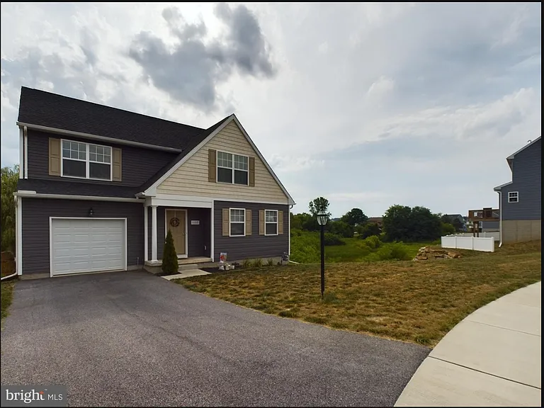 1137 Alder Ct — Photo 2