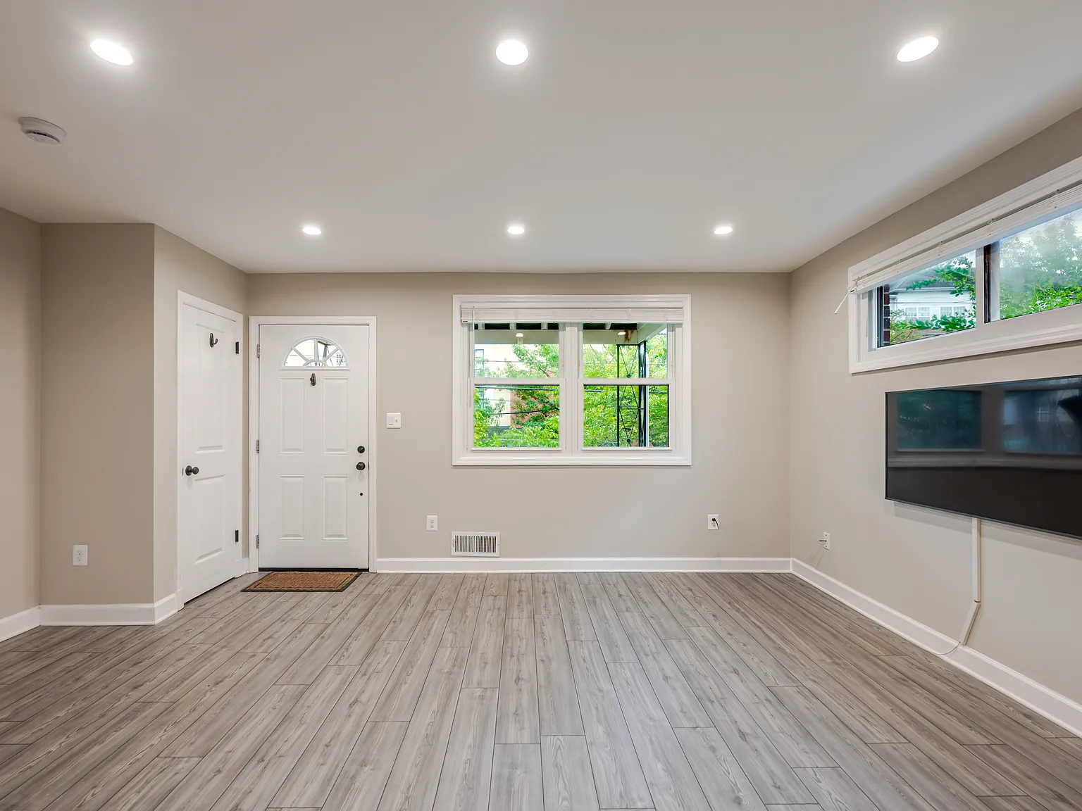 3 bed, 1.5 bath, 1640 sqft, $3,050 — Photo 3