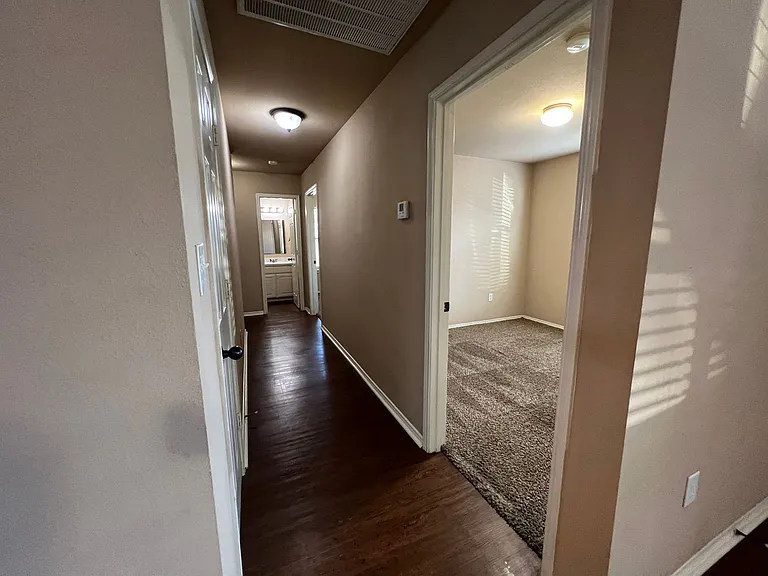 2675 Lovers Ln — Photo 11
