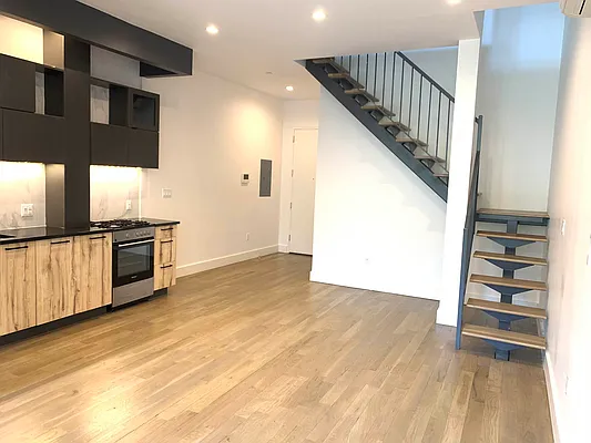 Rented by Tapiro Realty | media 23