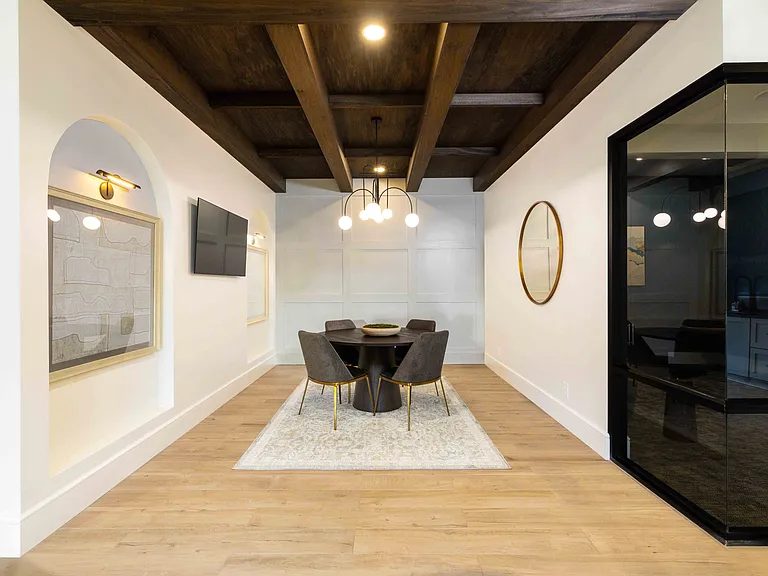 Resident lounge with meeting space