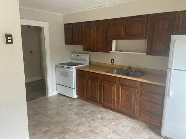 99 Brunswick Ave APT 4, Gardiner, ME 04345