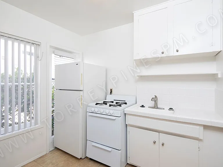 1402 - 1408 1/2 Grand Avenue — Photo 7