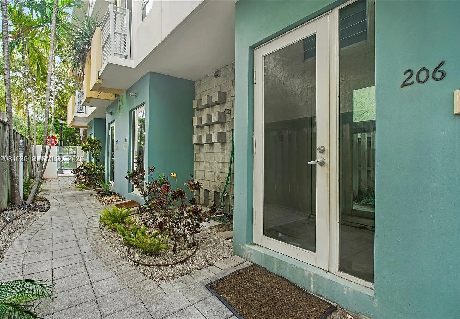 Washington Corner Condo — Photo 2