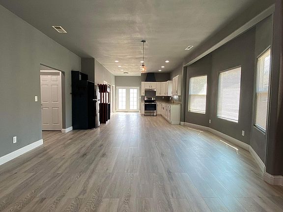 4th image of 620 N Poplar Ave
