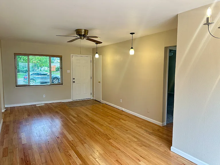 3201 S Eudora St — Photo 3