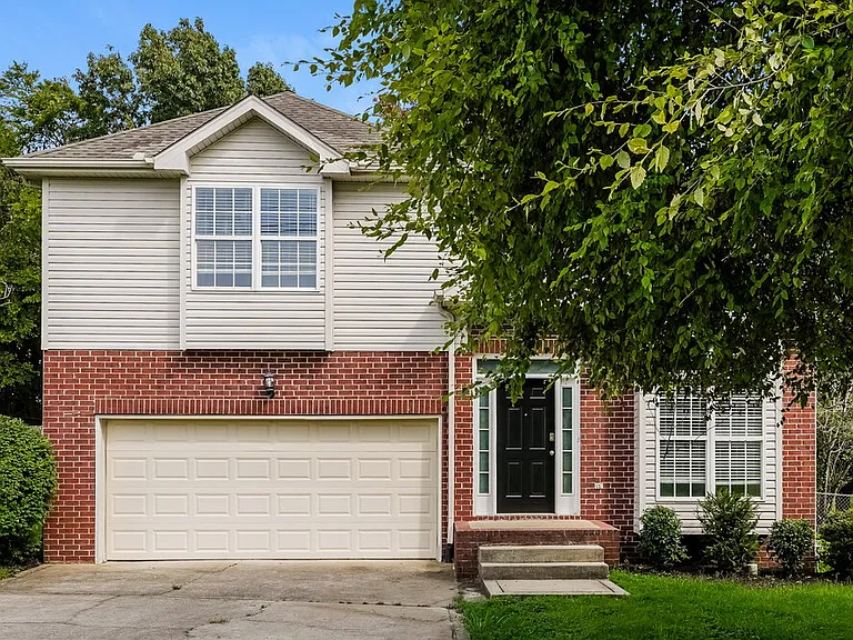 131 E Braxton Ln — Photo 1